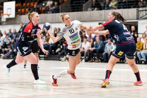 Katrin Forh (SG H2Ku Herrenberg Kuties 11), Sinah Hagen (VfL Waiblingen 10), Katrin Schroeder (SG H2Ku Herrenberg Kuties 04), VfL Waiblingen Tigers vs. SG H2Ku Herrenberg Kuties , Handball, 2.Bundesliga, Frauen, HBF, Saison 18 19, 15.02.2019, VfL Waiblingen Tigers vs. SG H2Ku Herrenberg Kuties , Handball, 2.Bundesliga, Frauen, HBF, Saison 18 19, 15.02.2019 Waiblingen Copyright: xEIBNER WolfgangxFrankx EP_WFK