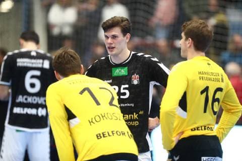 Enttaeuschte Hamburger Spieler nach der Niederlage gegen Ferndorf, von links: Blazenko Lackovic (Hamburg), Marcel Kokoszka (Hamburg), Finn Wullenweber (Hamburg), Lukas Baatz (Hamburg) TuS Ferndorf - Handball Verein Hamburg, Handball, 2. Liga, 16.02.2019 TuS Ferndorf - Handball Sport Verein Hamburg, Handball, 2. Liga, 16.02.2019 Gummersbach Copyright: xEIBNER RenexWeissx EP_RWS