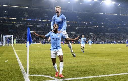 Fussball, UEFA Champions League, Herren, Saison 2018 2019, Achtelfinale, Hinspiel, VELTINS Arena Gelsenkirchen: FC Schalke 04, S04 (blau) - Manchester City (hellblau) 2:3; Jubel Raheem Sterling (MAC) nach seinem Tor zum 2:3, zusammen mit Oleksandr Zinchenko (MAC). Jubel, Freude, Aktion. UEFA REGULATIONS PROHIBIT ANY USE OF PHOTOGRAPHS AS IMAGE SEQUENCES AND OR QUASI-VIDEO.