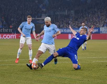 20.02.2019, Fussball, UEFA Champions League, Saison 2018 2019, Achtelfinale, Hinspiel, FC Schalke 04 - Manchester City 2:3, Matija Nastasic (FC Schalke 04), re., gegen Sergio Agueero, Sergio Agüero (Manchester City)