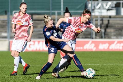 v. li.: Laura Lindner (Turbine Potsdam II, 38), Sonja Giraud (FC Köln, 9), Zweikampf, Duell, duel, tackle, tackling, Dynamik, Action, Aktion, Fussball, 2. Frauen-Bundesliga, 1. FC Köln - Turbine Potsdam II, DFB REGULATIONS PROHIBIT ANY USE OF PHOTOGRAPHS AS IMAGE SEQUENCES AND OR QUASI-VIDEO.