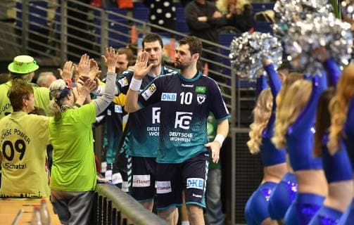 Jakov Gojun (Füchse), klatscht nach dem Spiel die Fans ab Füchse Berlin - ESP BM Logrono La Rioja EHF Cup Mens , 2018 2019, Gruppenphase, Herren, Männer, men, Handball, Deutschland, Germany, Max-Schmeling-Halle Berlin, 3.3.2019