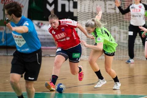 v.l. Katrin Schroeder 4 - Herrenberg, Laura Kirchhoff Madsen - 11 - Spreefuexxe, 09.03.2019, Handball - Damen, Fuechse vs Herrenberg, Endstand 29:32 , GER, Berlin, 9.3.19, Spreefuexxe vs Herrenberg, Damen - 2.BL, Fuxxbau Soemmeringhalle Berlin Copyright: xEIBNER UwexKochx EP_UKH