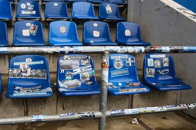 Fußball, Stadiongeschichte 1. FC Magdeburg Block U Fanblock Nordtribüne wurde heute letzmalig für Fans geöffnet, ab sofort fängt der Umbau zu einer reinen Stehplatz Tribüne an, einige Schalensitze fehlten schon nach dem Spiel - 2. Fussball Bundesliga Saison 2018-2019 Punktspiel 1. FC Magdeburg vs. SV Sandhausen 1916 in der MDCC Arena in Magdeburg - Freisteller,Einzelbild,Aktion,Deutschland, Fussball, Mann, Maenner,10.03.2019 Gemäß den Vorgaben der DFL Deutsche Fußball Liga ist es untersagt, in dem Stadion und oder vom Spiel angefertigte Fotoaufnahmen in Form von Sequenzbildern und oder videoaehnlichen Fotostrecken zu verwerten bzw. verwerten zu lassen. DFL regulations prohibit any use of photographs as image sequences and or quasi-video.