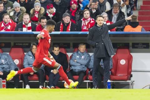 GER, UEFA CL, FC Bayern Muenchen (GER) vs FC Liverpool (GBR) 13.03.2019, Allianz Arena, Muenchen, GER, UEFA CL, FC Bayern Muenchen (GER) vs FC Liverpool (GBR) ,Achtelfinale, UEFA regulations prohibit any use of photographs as image sequences and or quasi-video, im Bild David Alaba (FCB 27) bekommt die richtung von Niko Kovac (Cheftrainer FCB)