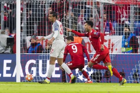 GER, UEFA CL, FC Bayern Muenchen (GER) vs FC Liverpool (GBR) 13.03.2019, Allianz Arena, Muenchen, GER, UEFA CL, FC Bayern Muenchen (GER) vs FC Liverpool (GBR) ,Achtelfinale, UEFA regulations prohibit any use of photographs as image sequences and or quasi-video, im Bild Eigentor durch Joel Matip (Liverpool 32) mit Alisson Becker (Liverpool 13) nach vorlage Serge Gnabry (FCB 22)