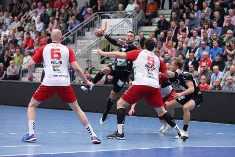 Philipp Poeter (HC Rhein Vikings 8) gegen v.l. Markus Fuchs (ASV Hamm-Westfalen 6), Jan Brosch (ASV Hamm-Westfalen 5), Paul Skorupa (HC Rhein Vikings 14), ASV Hamm-Westfalen vs HC Rhein Vikings, Handball, 2. Bundesliga, 23.03.2019, ASV Hamm-Westfalen vs HC Rhein Vikings, Handball, 2. Bundesliga, 23.03.2019 Hamm Copyright: xEibner Jan_Strohdiekx EP_JSK
