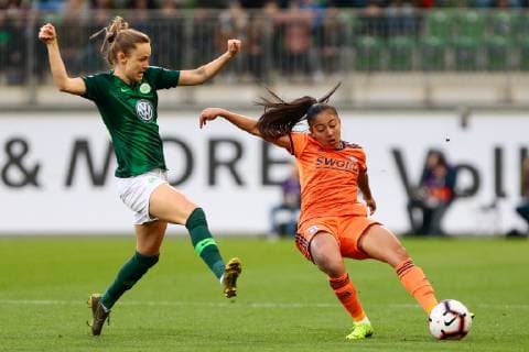 27.03.2019, xtgx, Fussball UEFA Women s Champions League, VfL Wolfsburg - Olympique Lyon emspor, v.l. Caroline Graham Hansen (VfL Wolfsburg, 26), Selma Bacha (Olympique Lyon, 4) Zweikampf, Duell, Kampf, tackle (DFL DFB REGULATIONS PROHIBIT ANY USE OF PHOTOGRAPHS as IMAGE SEQUENCES and or QUASI-VIDEO) AOK Stadion