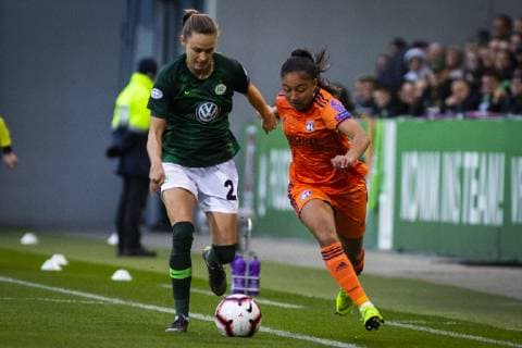 GER, UWCL, Viertelfinale, VfL Wolfsburg vs Olympique Lyon 27.03.2019, AOK Stadion, Wolfsburg, GER, UWCL, Viertelfinale, VfL Wolfsburg vs Olympique Lyon, UEFA REGULATIONS PROHIBIT ANY USE OF PHOTOGRAPHS AS IMAGE SEQUENCES AND OR QUASI-VIDEO im Bild picture shows: Caroline Graham Hansen (VfL Wolfsburg 26) im Duell mitSelma Bacha (Lyon 4),