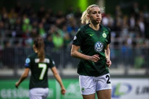 GER, UWCL, Viertelfinale, VfL Wolfsburg vs Olympique Lyon 27.03.2019, AOK Stadion, Wolfsburg, GER, UWCL, Viertelfinale, VfL Wolfsburg vs Olympique Lyon, UEFA REGULATIONS PROHIBIT ANY USE OF PHOTOGRAPHS AS IMAGE SEQUENCES AND OR QUASI-VIDEO im Bild picture shows: Lena Goessling (VfL Wolfsburg 28) vor dem Eckball,