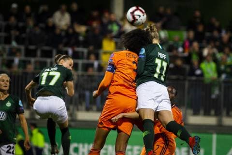 GER, UWCL, Viertelfinale, VfL Wolfsburg vs Olympique Lyon 27.03.2019, AOK Stadion, Wolfsburg, GER, UWCL, Viertelfinale, VfL Wolfsburg vs Olympique Lyon, UEFA REGULATIONS PROHIBIT ANY USE OF PHOTOGRAPHS AS IMAGE SEQUENCES AND OR QUASI-VIDEO im Bild picture shows: Kopfballduell zwischen Wendie Renard (Lyon 3) und Alexandra Popp (VfL Wolfsburg 11),