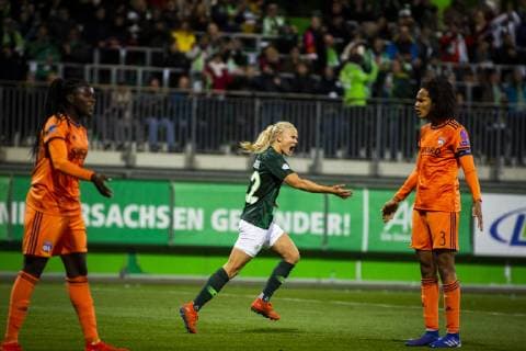 GER, UWCL, Viertelfinale, VfL Wolfsburg vs Olympique Lyon 27.03.2019, AOK Stadion, Wolfsburg, GER, UWCL, Viertelfinale, VfL Wolfsburg vs Olympique Lyon, UEFA REGULATIONS PROHIBIT ANY USE OF PHOTOGRAPHS AS IMAGE SEQUENCES AND OR QUASI-VIDEO im Bild picture shows: Pernille Harder (VfL Wolfsburg 22) trifft zum 2:2 und jubelt,