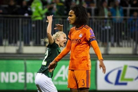 GER, UWCL, Viertelfinale, VfL Wolfsburg vs Olympique Lyon 27.03.2019, AOK Stadion, Wolfsburg, GER, UWCL, Viertelfinale, VfL Wolfsburg vs Olympique Lyon, UEFA REGULATIONS PROHIBIT ANY USE OF PHOTOGRAPHS AS IMAGE SEQUENCES AND OR QUASI-VIDEO im Bild picture shows: Pernille Harder (VfL Wolfsburg 22) trifft zum 2:2 und jubelt,