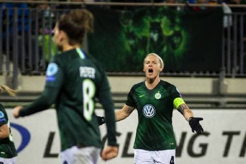 GER, UWCL, Viertelfinale, VfL Wolfsburg vs Olympique Lyon 27.03.2019, AOK Stadion, Wolfsburg, GER, UWCL, Viertelfinale, VfL Wolfsburg vs Olympique Lyon, UEFA REGULATIONS PROHIBIT ANY USE OF PHOTOGRAPHS AS IMAGE SEQUENCES AND OR QUASI-VIDEO im Bild picture shows: Nilla Fischer (VfL Wolfsburg 4) fordert ihre Mitspielerinnen auf,