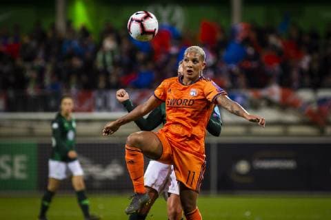 GER, UWCL, Viertelfinale, VfL Wolfsburg vs Olympique Lyon 27.03.2019, AOK Stadion, Wolfsburg, GER, UWCL, Viertelfinale, VfL Wolfsburg vs Olympique Lyon, UEFA REGULATIONS PROHIBIT ANY USE OF PHOTOGRAPHS AS IMAGE SEQUENCES AND OR QUASI-VIDEO im Bild picture shows: Shanice van de Sanden (Lyon 11) im Duell mit Babett Peter (VfL Wolfsburg 8),