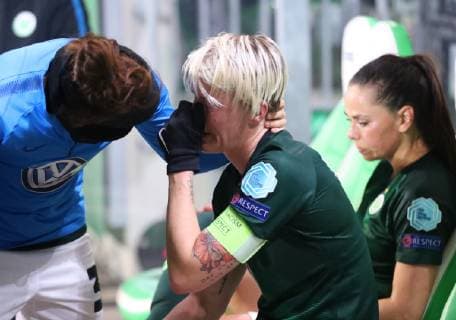 VfL vs Olympique Lyon, CL Frauen Wolfsburg, Deutschland. 27.03.2019, FUßBALL - VfL Wolfsburg vs Olympique Lyon, Champions League Frauen, Viertelfinale, Saison 2018 19. Nilla Fischer (VfL Wolfsburg) enttäuscht, traurig, niedergeschlagen, verzweifelt, down, frust, frustriert, enttäuschung Wolfsburg