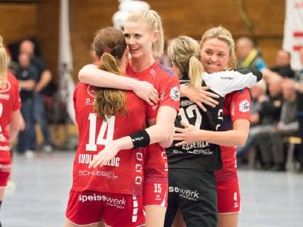 Kudlacz-Gloc, Karolina 14 (SG BBM Bietigheim), Naidzinavicius, Kim 15 (SG BBM Bietigheim), Emotionen, Siegjubel, SG BBM Bietigheim gegen Buxtehuder SV, Handball, 1. Bundesliga, Damen, Saison 2018 2019, 30.03.2019 SG BBM Bietigheim gegen Buxtehuder SV, Handball, 1. Bundesliga, Damen, Saison 2018 2019, 30.03.2019 Bietigheim-Bissingen Copyright: xEibner Nicolas_Woernx EP_WOE