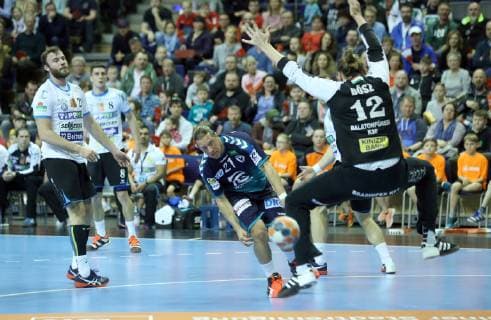 GER, Europapokal, FUECHSE BERLIN VS. Balatonfueredi KSE 31.03.2019, Max Schmeling Halle, Berlin, GER, Europapokal, FUECHSE BERLIN VS. Balatonfueredi KSE, DHB regulations prohibit any use of photographs as image sequences and or quasi-video im Bild Matthias Zachrisson (Fuechse Berlin 21), Zoltan Szita (Balatonfueredi KSE 21), Laszlo Kemeny (Balatonfueredi KSE 3), Daniel Boesz (Balatonfueredi KSE 12)