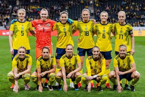 190406 Nilla Fischer, goalkeeper Hedvig Lindahl, Linda Sembrant, Fridolina Rolfö, Magdalena Eriksson, Caroline Seger, Mimmi Larsson, Elin Rubensson, Jonna Andersson, Kosovare Asllani and Hanna Glas of Sweden poses for a team group Mannschaftsbild Totale photo ahead of the women s International Friendly Länderspiel football match between Sweden and Germany on April 6, 2019 in Stockholm. Photo: Joel Marklund BILDBYRAN kod JM 87921 Copyright: JOELxMARKLUND BB190406JM013