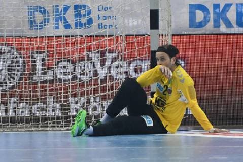 HBL, DHB-Pokal, Halbfinale,THW Kiel vs Fuechse Berlin 06.04.19, Hamburg, HBL, DHB-Pokal, Final Four 2019, Halbfinale, THW Kiel vs Fuechse Berlin, im Bild Torhueter Silvio Heinevetter (Berlin 12) sitzt enttaeuscht im Tor
