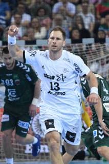 HBL, DHB-Pokal, Halbfinale,THW Kiel vs Fuechse Berlin 06.04.19, Hamburg, HBL, DHB-Pokal, Final Four 2019, Halbfinale, THW Kiel vs Fuechse Berlin, im Bild Steffen Weinhold (Kiel 13) jubelt