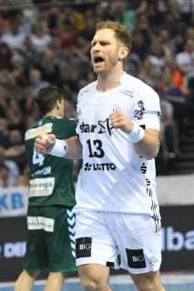 HBL, DHB-Pokal, Halbfinale,THW Kiel vs Fuechse Berlin 06.04.19, Hamburg, HBL, DHB-Pokal, Final Four 2019, Halbfinale, THW Kiel vs Fuechse Berlin, im Bild Steffen Weinhold (Kiel 13) jubelt