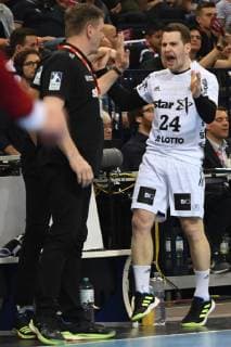 HBL, DHB-Pokal, Halbfinale,THW Kiel vs Fuechse Berlin 06.04.19, Hamburg, HBL, DHB-Pokal, Final Four 2019, Halbfinale, THW Kiel vs Fuechse Berlin, im Bild Miha Zarabec (Kiel 24) jubelt mit Trainer Albert Gislason (Kiel)
