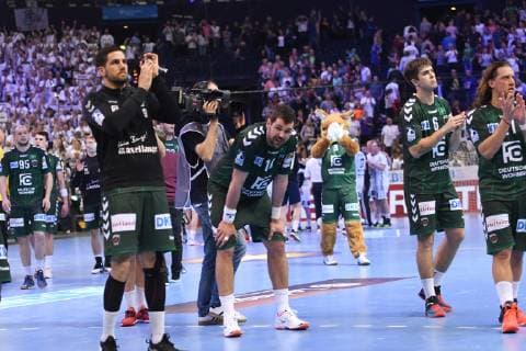 HBL, DHB-Pokal, Halbfinale,THW Kiel vs Fuechse Berlin 06.04.19, Hamburg, HBL, DHB-Pokal, Final Four 2019, Halbfinale, THW Kiel vs Fuechse Berlin, im Bild die Berliner Mannschaft enttaeuscht nach der Niederlage