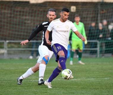 Fußball, AOK-Landespokal, VSG Altglienicke - Tennis Borussia Fussball, Herren, Saison 2018 2019, Halbfinale im Berliner AOK-Landespokal, VSG Altglenicke - Tennis Borussia, v. l. Kevin Kahlert (VSG Altglienicke), Karim Benyamina (TeBe, Tennis Borussia), 09.04. 2019, Copyright: xMatthiasxKochx