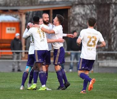 Fußball, AOK-Landespokal, VSG Altglienicke - Tennis Borussia Fussball, Herren, Saison 2018 2019, Halbfinale im Berliner AOK-Landespokal, VSG Altglenicke - Tennis Borussia, v. l. Nils Göwecke (TeBe, Tennis Borussia), Bekai Jagne (TeBe, Tennis Borussia), Enes Aydin (TeBe, Tennis Borussia), Jubel nach Tor zum 1:2, 09.04. 2019, Copyright: xMatthiasxKochx