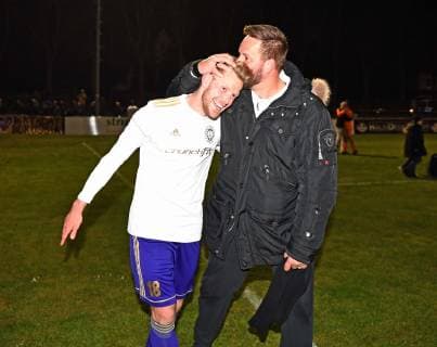 Fussball, Herren, Saison 2018 2019, Halbfinale im Berliner AOK-Landespokal, VSG Altglenicke - Tennis Borussia (4:5 im Elfmeterschießen, 2:2, 2:2, 2:2), Tino Schmunck (TeBe, Tennis Borussia), Vorstandsvorsitzender Jens Redlich (TeBe, Tennis Borussia), Jubel nach dem Abpfiff, 09.04. 2019, Copyright: xMatthiasxKochx