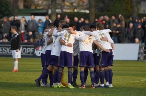 Fussball, Herren, Saison 2018 2019, Halbfinale im Berliner AOK-Landespokal, VSG Altglenicke - Tennis Borussia (4:5 im Elfmeterschießen, 2:2, 2:2, 2:2), TeBe macht sich vor dem Spiel Mut, 09.04. 2019, Copyright: xMatthiasxKochx