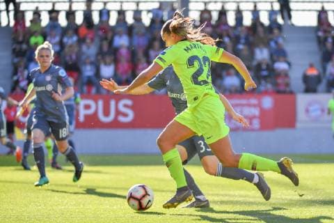 Fussball UEFA Womens Champions League, 21.04.2019, FC Bayern Muenchen - FC Barcelona Barca Fussball UEFA Womens Champions League, 21.04.2019, FC Bayern Muenchen - FC Barcelona, in Muenchen, FCB Campus, Bayern, Deutschland. Sara Daebritz 33, FC Bayern Frauen, Lieke Martens 22, FC Barcelona Frauen DFL REGULATIONS PROHIBIT ANY USE OF PHOTOGRAPHS AS IMAGE SEQUENCES AND OR QUASI VIDEO. (