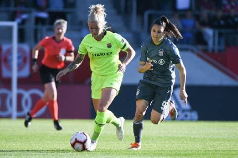 v.li.: Maria Leon (Barcelona, 4) Jovana Damnjanovic (FC Bayern München, FCB, 9) im Zweikampf, Duell, duel, tackle, Dynamik, Action, Aktion, Fussball, UEFA Women s Champions League, FC Bayern München - FC Barcelona Barca