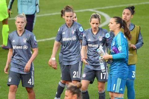 v.li:Kristin DEMANN (FCB), Simone LAUDEHR (FCB), Kathrin HENDRICH (FCB),Laura BENKRATH (Torfrau FCB), Enttaeuschung,Frust, enttaeuscht,frustriert,niedergeschlagen, nach Spielende, Aktion. FC Bayern Muenchen - FC Barcelona Barca 0-1, Fussball Champions League der Frauen ,Halbfinale am 21.04.2019. FC BAYERN CAMPUS. DFL REGULATIONS PROHIBIT ANY USE OF PHOTOGRAPHS AS IMAGE SEQUENCES AND OR QUASI-VIDEO.