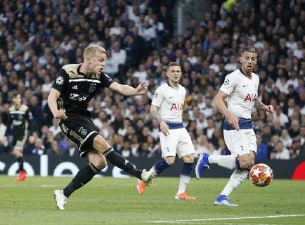 (190501) -- LONDON, May 1, 2019 -- Ajax s Donny van de Beek (L) scores the only goal during the UEFA Champions League semifinal first leg soccer match between Tottenham Hotspur and Ajax at the Tottenham Hotspur Stadium in London, Britain on April 30, 2019. Ajax won 1-0. ) FOR EDITORIAL USE ONLY. NOT FOR SALE FOR MARKETING OR ADVERTISING CAMPAIGNS. NO USE WITH UNAUTHORIZED AUDIO, VIDEO, DATA, FIXTURE LISTS, CLUB LEAGUE LOGOS OR LIVE SERVICES. ONLINE IN-MATCH USE LIMITED TO 45 IMAGES, NO VIDEO EMULATION. NO USE IN BETTING, GAMES OR SINGLE CLUB LEAGUE PLAYER PUBLICATIONS. (SP)BRITAIN-LONDON-FOOTBALL-UEFA CHAMPIONS LEAGUE-TOTTENHAM HOTSPUR VS AJAX MatthewxImpey