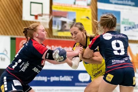Katrin Forh (SG H2Ku Herrenberg Kuties 11), Lisa Loehnig (HC Roedertal 77), Katrin Friedrich (SG H2Ku Herrenberg Kuties 09), SG H2Ku Herrenberg Kuties vs. HC Roedertal, Handball, 2.Bundesliga, Frauen, HBF, Saison 18 19, 04.05.2019, SG H2Ku Herrenberg Kuties vs. HC Roedertal, Handball, 2.Bundesliga, Frauen, HBF, Saison 18 19, 04.05.2019 Herrenberg Copyright: xEIBNER WolfgangxFrankx EP_WFK