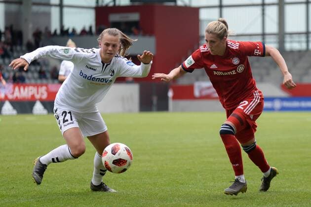 v.li.: Klara Bühl (Freiburg, 21) Verena Schweers (FC Bayern München, FCB, 22) im Zweikampf, Duell, duel, tackle, Dynamik, Action, Aktion, 05.05.2019, München, Fussball,Allianz Frauen-Bundesliga, FC Bayern München - SC Freiburg, DFB DFL REGULATIONS PROHIBIT ANY USE OF PHOTOGRAPHS AS IMAGE SEQUENCES AND OR QUASI-VIDEO.