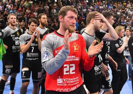 Spielschluss, Mitte: Torwart Mario Huhnstock, daneben rechts: Arseniy Buschmann (beide Dresden), HC Elbflorenz Dresden gegen TV Hüttenberg, Handball, 2. Liga der Männer, 2. Bundesliga, Saison 2018 2019, Dresden, BallsportARENA Dresden, 05.05.2019,