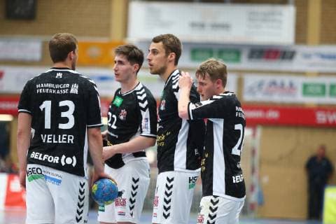 Nachdenkliche Hamburger Spieler, von links: Niklas Weller (Hamburg), Philipp Bauer (Hamburg), Lukas Ossenkopp (Hamburg), Christopher Rix (Hamburg) TV Huettenberg vs HSV Hamburg, Handball, 2. Bundesliga, 11.05.2019 TV Huettenberg vs HSV Hamburg, Handball, 2. Bundesliga, 11.05.2019 Huettenberg Copyright: xEIBNER RenexWeissx EP_RWS