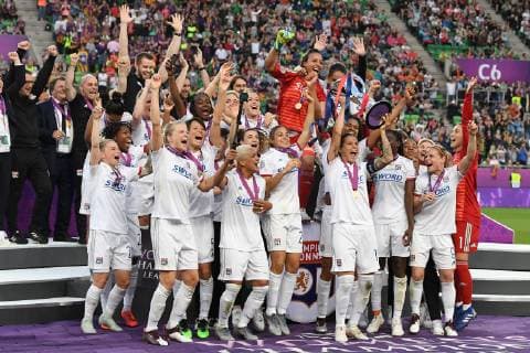 goalkeeper Lisa Weiss of Olympique Lyonnais women, goalkeeper Sarah Bouhaddi of Olympique Lyonnais women, goalkeeper Audrey Dupupet of Olympique Lyonnais women, Lucy Bronze of Olympique Lyonnais women, Wendie Renard of Olympiquue Lyonnais women, Selma Bacha of Olympique Lyonnais women, Kadeisha Buchanan of Olympique Lyonnais women Carolin Simon of Olympique Lyonnais women, Gridge M Bock Bathy of Olympique Lyonnais women, Saki Kumagai of Olympique Lyonnais women, Amandine Henry of Olympique Lyonnais women, Amel Majri of Olympique Lyonnais women, Isobel Christiansen of Olympique Lyonnais women, Dzenifer Marozsan of Olympique Lyonnais women, Eva Kouache of Olympique Lyonnais women, Jessica Fishlock of Olympique Lyonnais women, Eugenie Le Sommer of Olympique Lyonnais women, Shanice van de Sanden of Olympique Lyonnais women, Asda Hegerberg of Olympique Lyonnais women, Danielle Roux of Olympique Lyonnais women, Lorena Azzaro of Olympique Lyonnais women,Delphine Cascarino of Olympique Lyonnais women, Melvine Malard of Olympique Lyonnaisn women, coach Reynald Pedros of Olympique Lyonnais women with UEFA Womens Champions League trophy during the UEFA Women s Champions League final match between Olympique Lyonnais women v FC Barcelona, Barca women on May 18, 2018 at Ferencvaros Stadium in Budapest, Hungary UEFA Women s Champions League 2018 2019 xVIxVIxImagesx xGerritxvanxKeulenxIVx 14497380