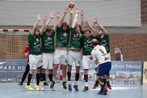v.li.: Max Bauer (DJK Rimpar Wölfe), Lukas Böhm (DJK Rimpar Wölfe), Michael Schulz (DJK Rimpar Wölfe), Philipp Meyer (DJK Rimpar Wölfe), Patrick Schmidt (DJK Rimpar Wölfe), Eric Meinhardt (EHV Aue), Dominik Schömig (DJK Rimpar Wölfe), 18.05.2019, Würzburg, DKB 2. Handball-Bundesliga, DJK Rimpar Wölfe - EHV Aue