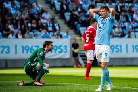 190519 Malmö FFs Markus Rosenberg deppar efter missad malchans under fotbollsmatchen i Allsvenskan mellan Malmö FF och Kalmar den 19 maj 2019 i Malmö. Copyright: PETTERxARVIDSON BB190519PA024