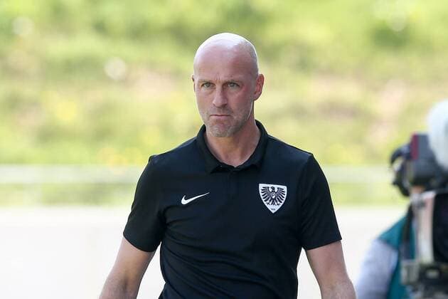 Zwickau, 18.05.2019, Stadion Zwickau, Fußball, Herren, 3. Liga, 38. Spieltag , FSV Zwickau - SC Preußen Münster 06 2:0 (0:0) , Im Bild: Trainer Marco Antwerpen ( Münster) , Gemäß den Vorgaben des DFB Deutscher Fußball Bund ist es untersagt, in dem Stadion und oder vom Spiel angefertigte Fotoaufnahmen in Form von Sequenzbildern und oder videoähnlichen Fotostrecken zu verwerten bzw. verwerten zu lassen. DFB regulations prohibit any use of photographs as image sequences and or quasi-video.