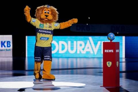 Löwe Conny (Maskottchen, RNL), Freisteller, Ganzkörper, Einzelbild, Aktion, Action, macht Stimmung vor dem Spiel, 23.05.2019, Mannheim, Handball, DKB Bundesliga, Rhein-Neckar Löwen - FRISCH AUF! Göppingen