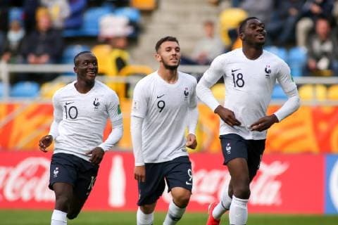 Fußball, U20 WM, Frankreich - Saudi-Arabien Gdynia, 25.05.2019 Pilka nozna. FIFA Mistrzostwa Swiata U20 Polska 2019. Mecz Francja - Arabia Saudyjska, Gdynia, Polska. Football. FIFA U-20 World Cup Poland 2019, Match France - Saudi Arabia, Gdynia, Poland NZ: Moussa Diaby, Youssouf Fofana, Amine Gouiri, goal, celebrate, smile Fot. Tomasz Zasinski 058sport.pl NEWSPIX.PL --- Newspix.pl FRANCE OUT! 20190525_IMG_1790_013_ZAS