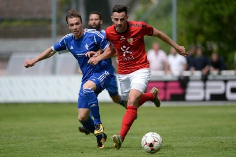 v.li.: Tobias Rembeck (Deisenhofen, 11) Maximilian Lüftl (FC Unterföhring, 5) im Zweikampf, Duell, duel, tackle, Dynamik, Action, Aktion, 25.05.2019, Unterföhring, Fussball, Relegation zur Bayernliga Süd, FC Unterföhring - FC Deisenhofen