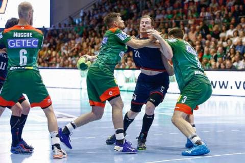29.05.2019, xtgx, Handball DKB Bundesliga, SC Magdeburg - SG Bietigheim emspor, v.l. Marko Bezjak (Magdeburg, 25), Jonas Link (Bietigheim), Piotr Chrapkowski (Magdeburg, 3) Zweikampf, Duell, Kampf, tackle GETEC Arena