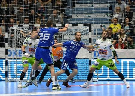 Jacob Bagersted (Frisch Auf Goeppingen 14) und Tim Kneule (Frisch Auf Goeppingen 4) gegen Stanislav Zhukov (VfL Gummersbach 7 26) und Moritz Preuss (VfL Gummersbach 69) VfL Gummersbach - Frisch Auf Goeppingen, Handball, Maenner, 1. Liga, DKB Handball Bundesliga, 32. Spieltag, 29.05.2019 - VfL Gummersbach - Frisch Auf Goeppingen, Handball, DKB-Handball Bundesliga Maenner, 32. Spieltag, 29.05.2019 Gummersbach Copyright: xAugstx xEibner-Pressefotox EP_jat