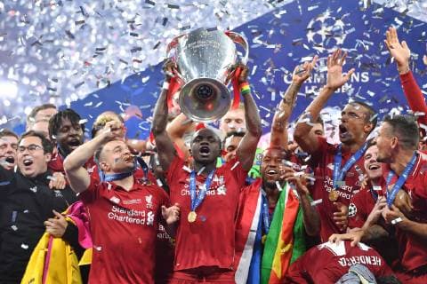 Spieler,Teamfoto,Team, Mannschaft,Mannschaftsfoto, Sadio MANE (Liverpool) mit Pokal,Cup,Tropaee, Jubel,Freude,Begeisterung, Siegerehrung, Fussball Champions League Finale 2019 Tottenham Hotspur-Liverpool FC 0-2, Saison2018 19, am 01.06.2019, Stadion Wanda Metropolitano.